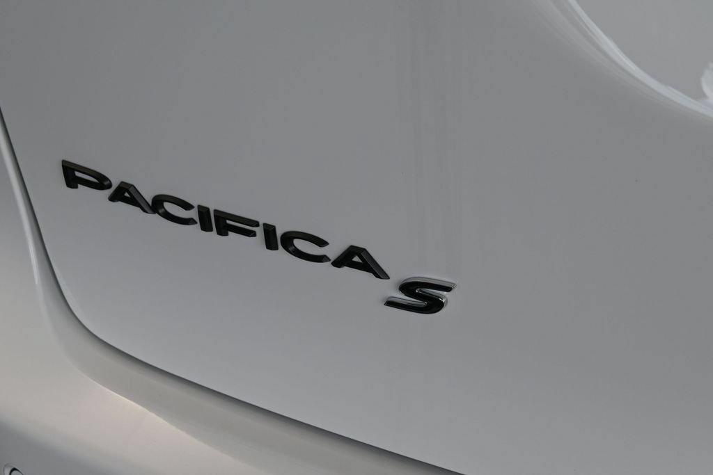 New 2027 Chrysler Pacifica Limited FWD image 10