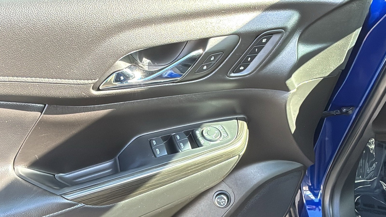 Used 2023 GMC Acadia SLT w/ Technology Package image 29