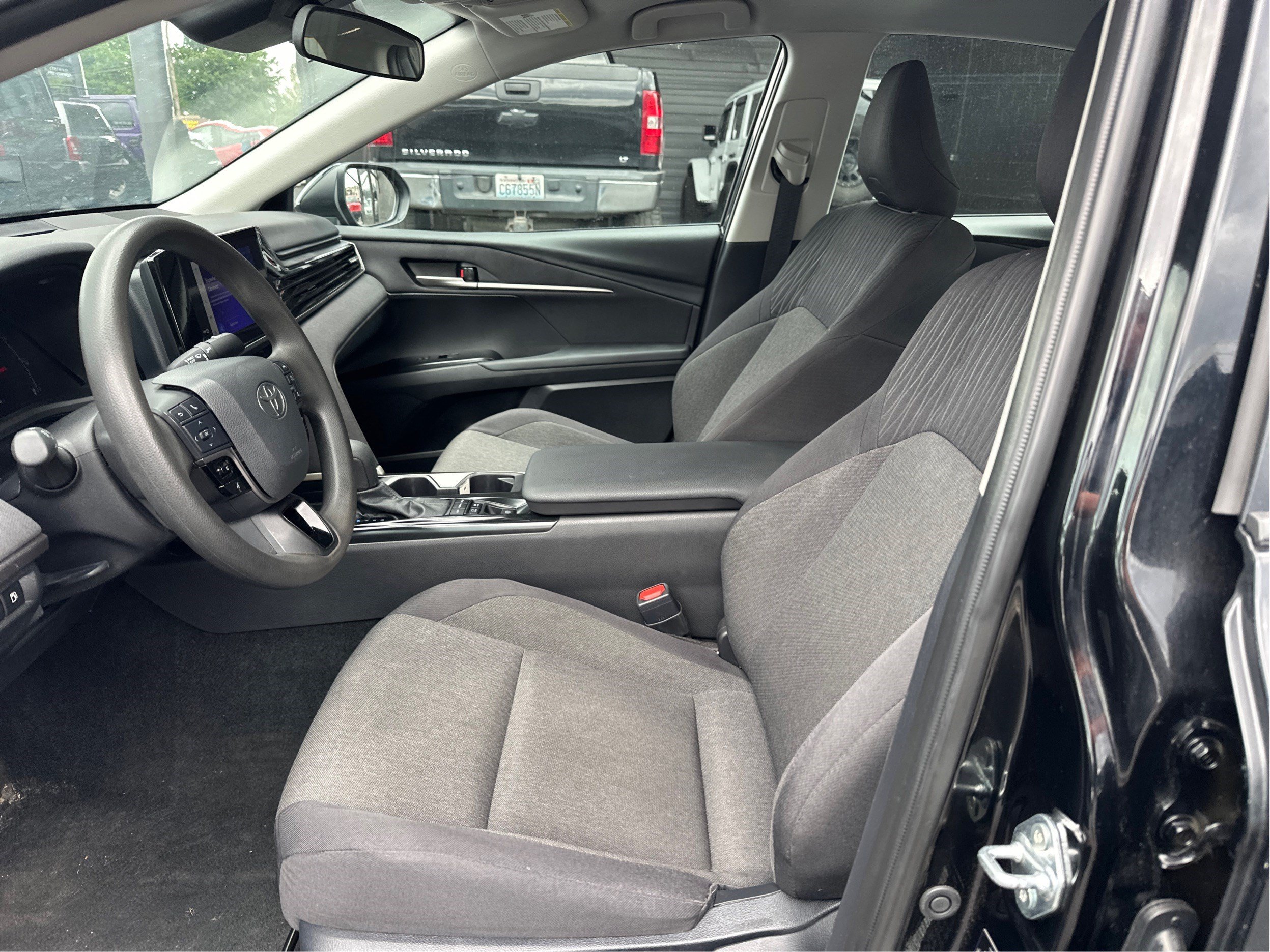 Used 2025 Toyota Camry LE FWD image 9