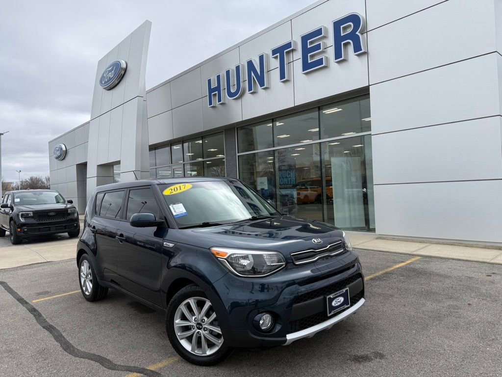 Used 2017 Kia Soul + image 1