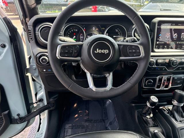 Used 2023 Jeep Wrangler Unlimited Sahara AWD/4WD image 22
