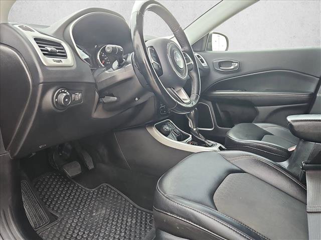 Used 2019 Jeep Compass Latitude w/ Cold Weather Group image 10