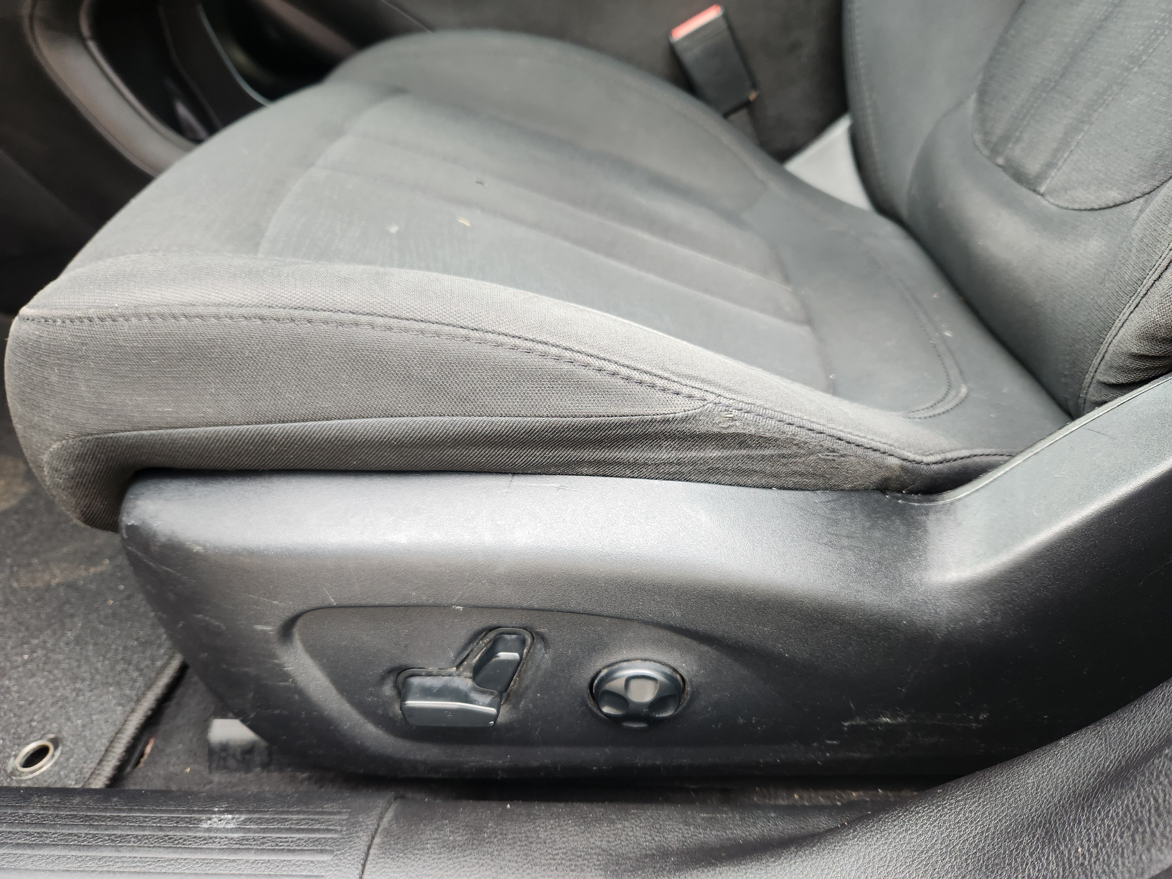 Used 2016 Chrysler 200 Limited w/ Convenience Group FWD image 15