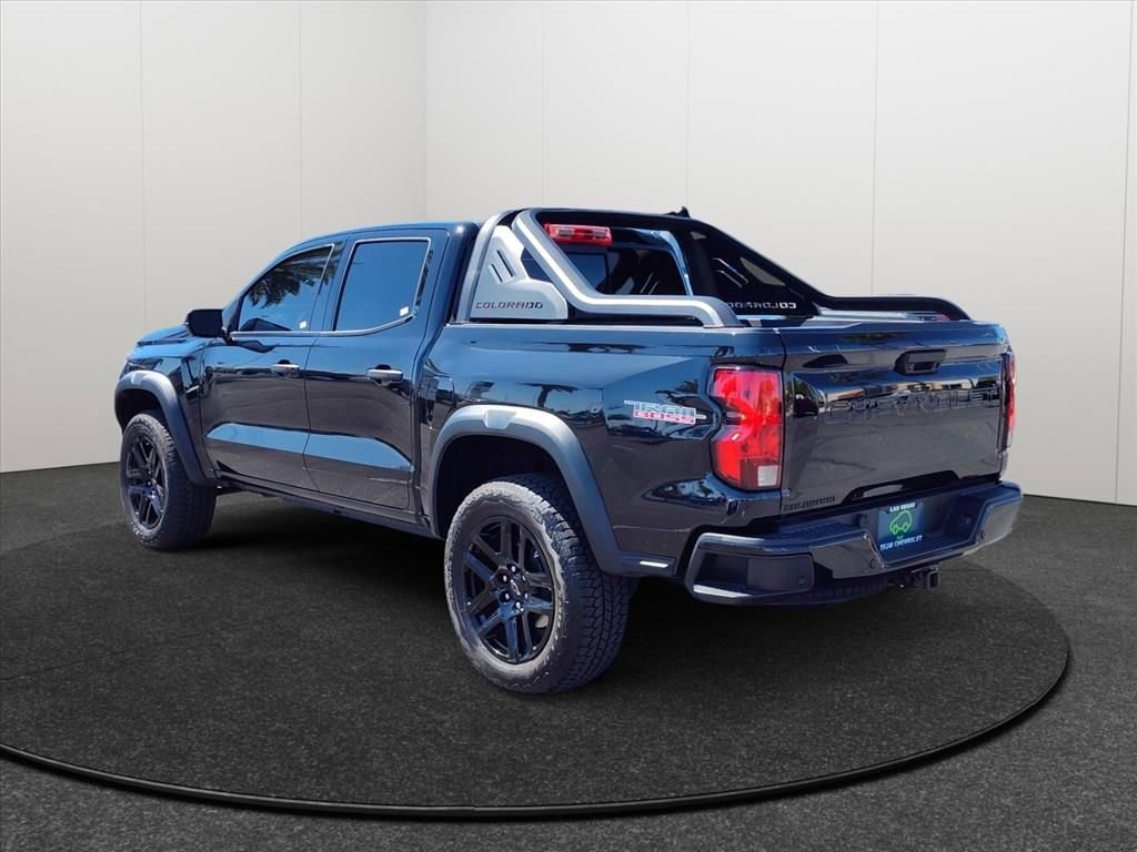 Used 2025 Chevrolet Colorado Trail Boss w/ Midnight Edition AWD/4WD image 3