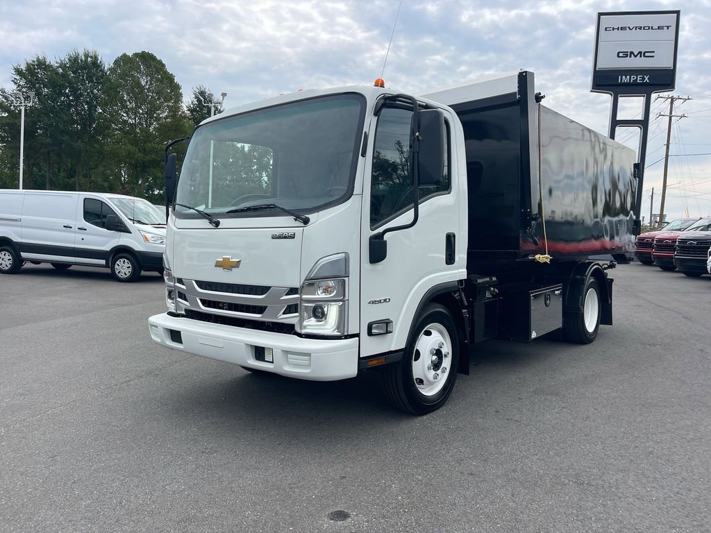 Used 2024 Chevrolet Low Cab Forward RWD image 3