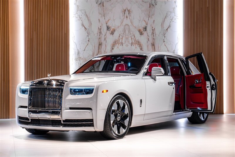 Used 2024 Rolls-Royce Phantom Sedan RWD image 2