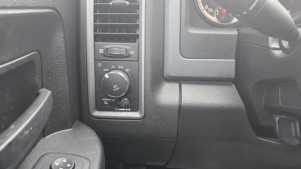 Used 2019 RAM 1500 Express AWD/4WD image 18
