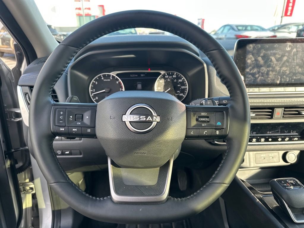Used 2025 Nissan Rogue SV AWD/4WD image 15