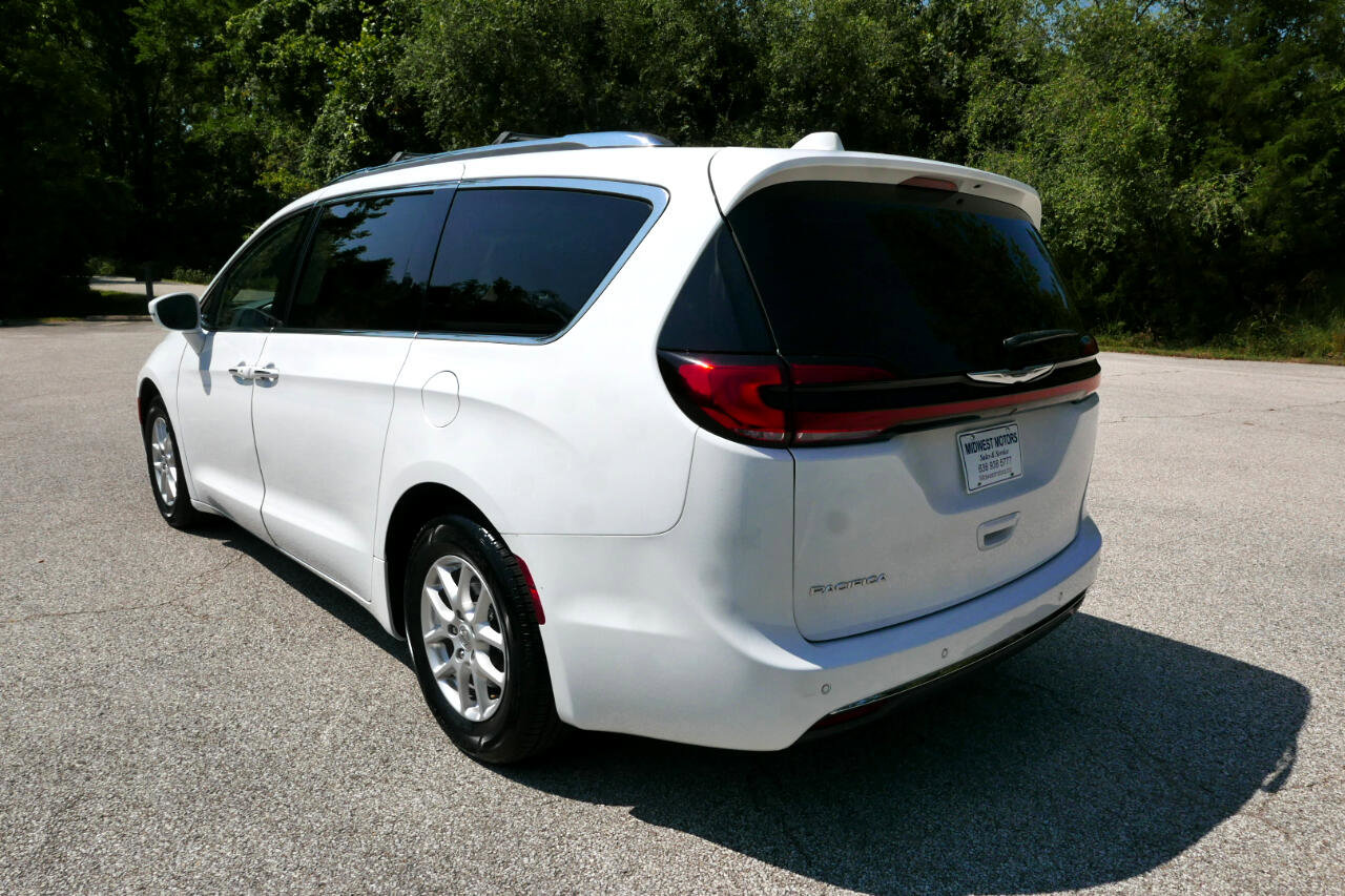Used 2021 Chrysler Pacifica Touring-L image 8