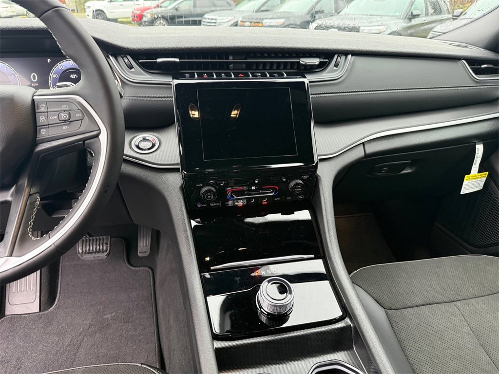 New 2025 Jeep Grand Cherokee Altitude image 15