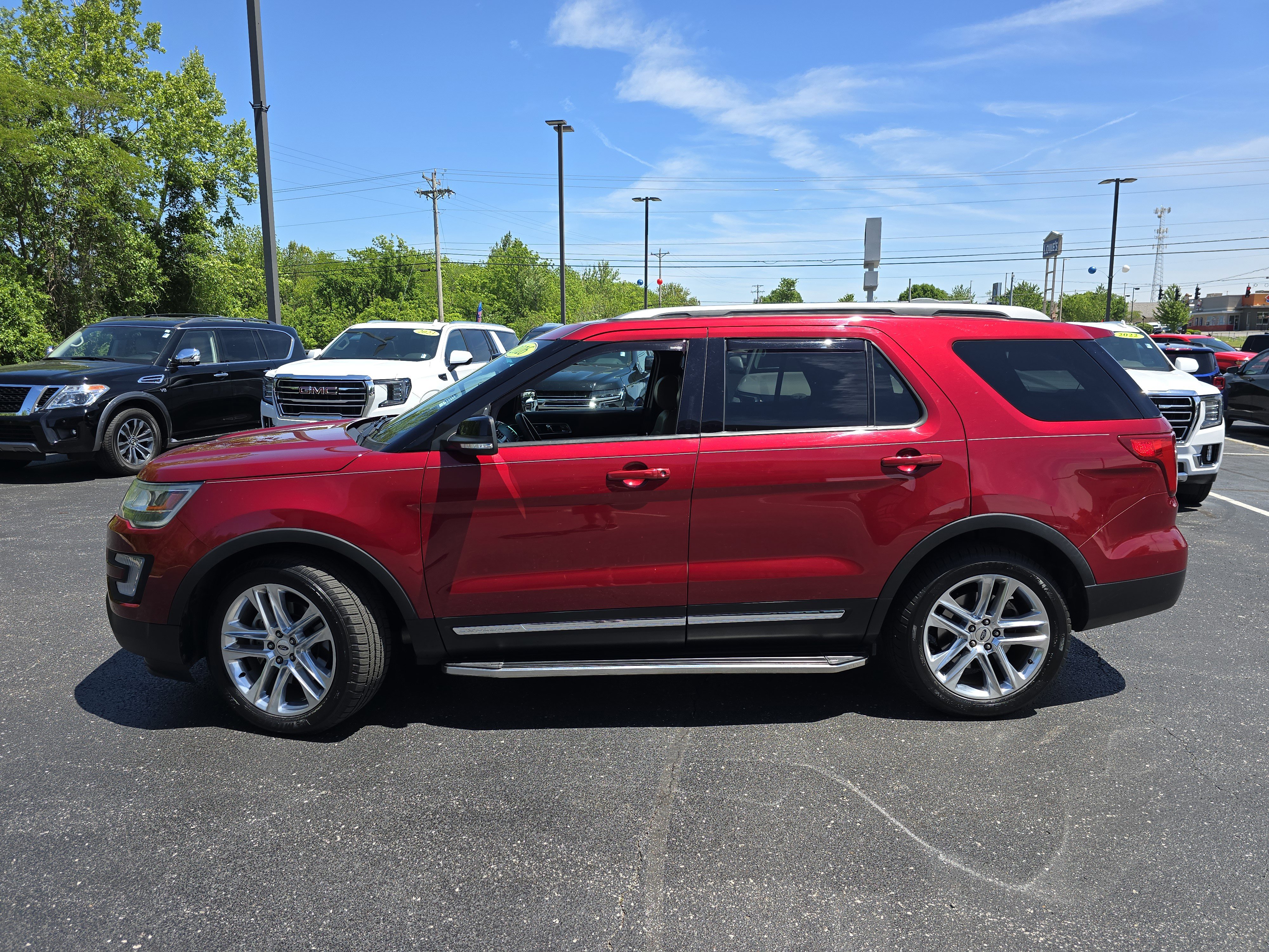 Used 2016 Ford Explorer XLT w/ Equipment Group 202A FWD image 17