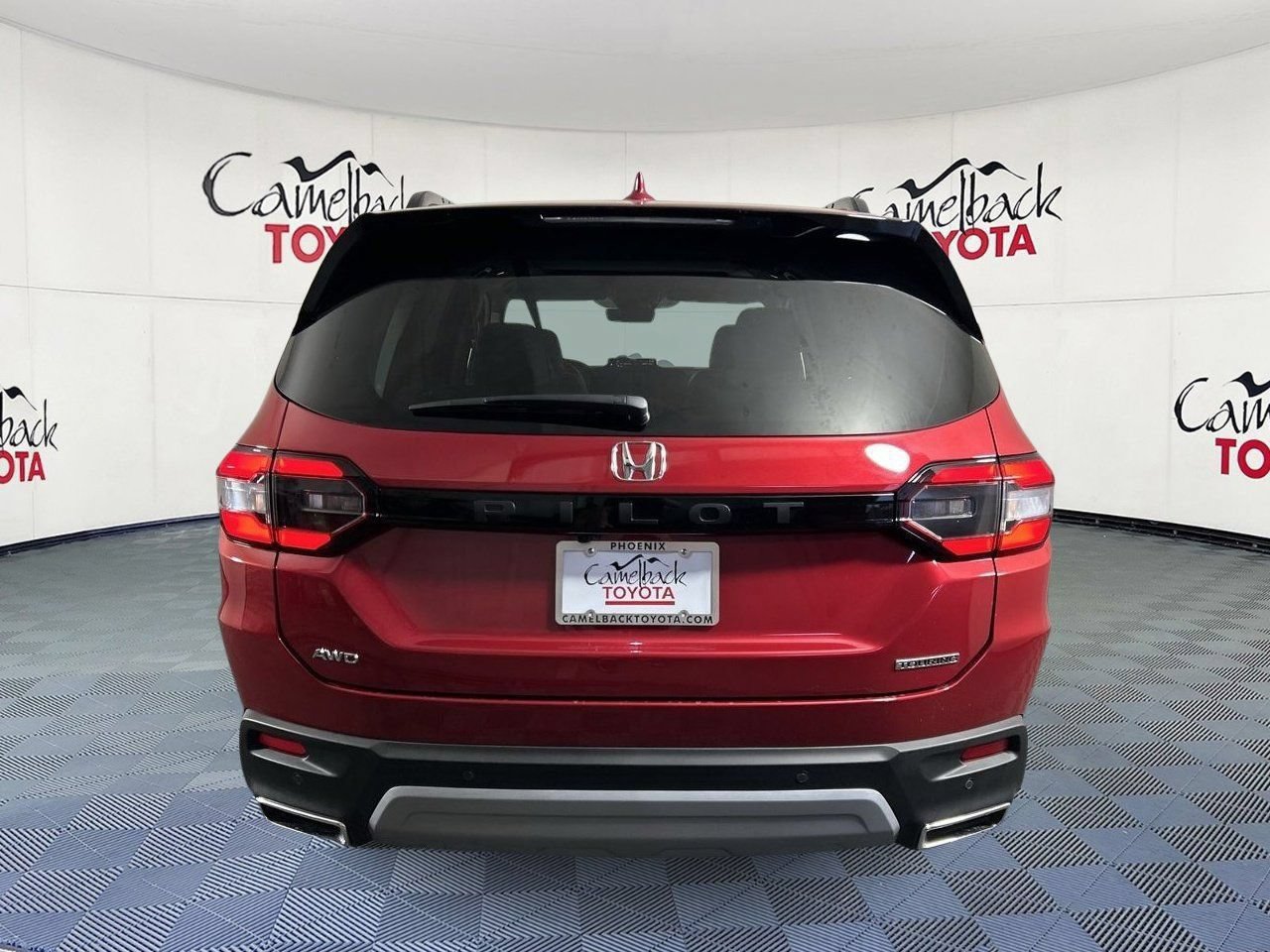 Used 2024 Honda Pilot Touring image 7