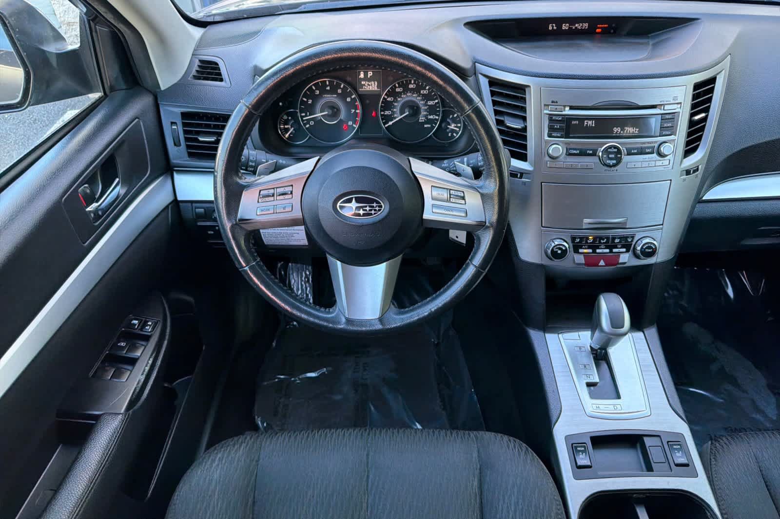 Used 2010 Subaru Outback 2.5i Premium AWD/4WD image 16