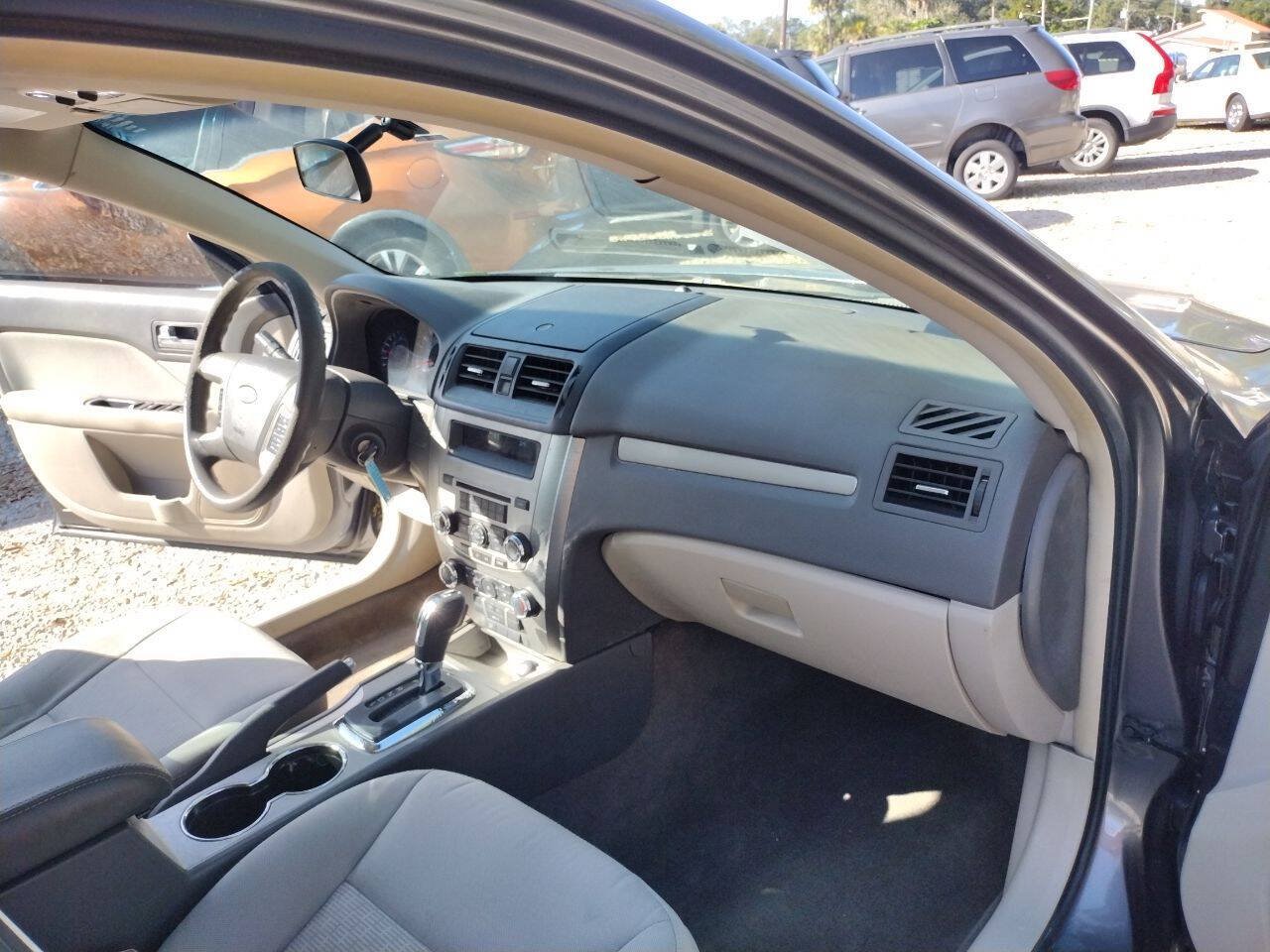 Used 2011 Ford Fusion SE w/ 201A Rapid Spec Order Code FWD image 12