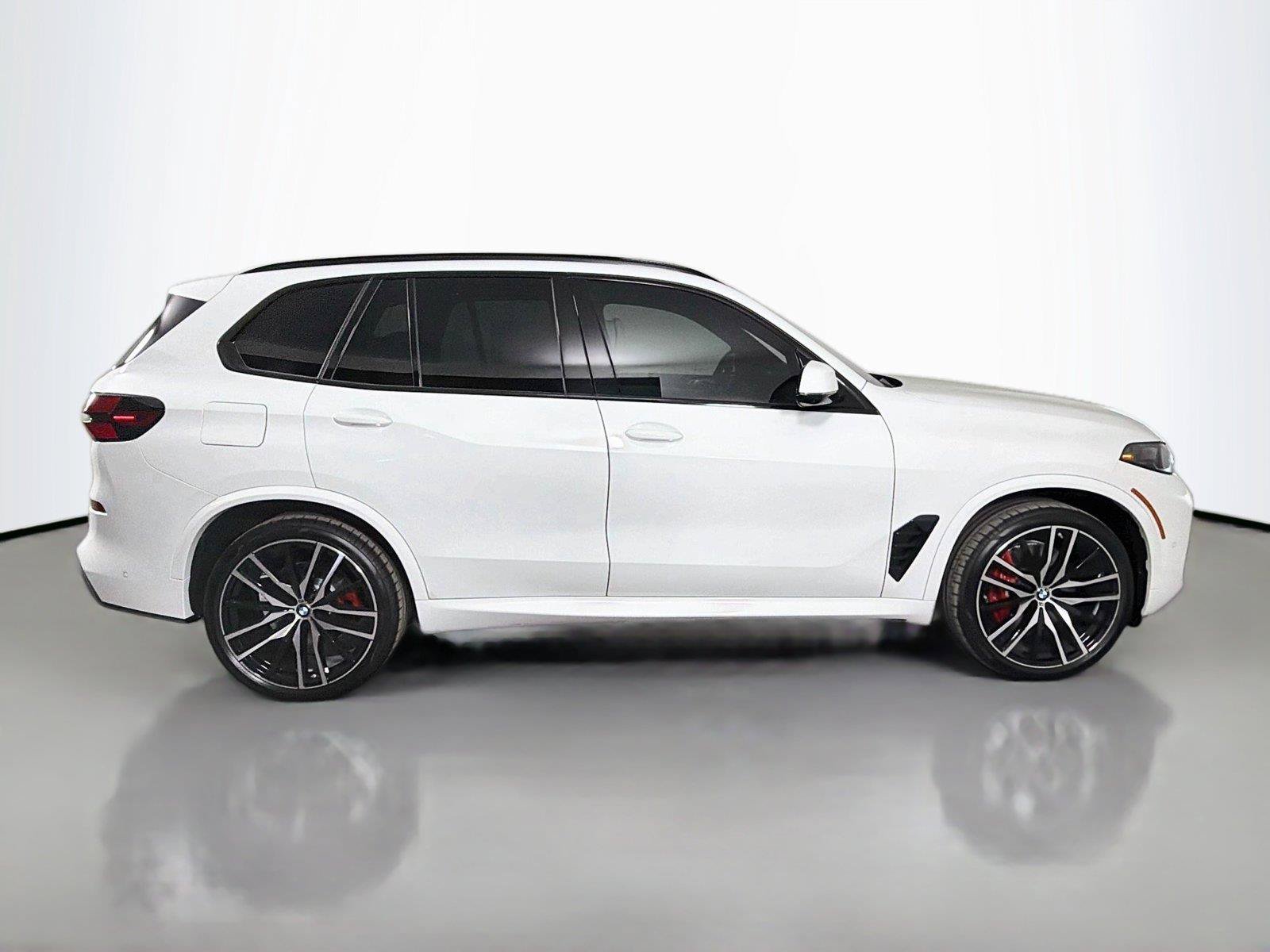 New 2026 BMW X5 xDrive40i w/ M Sport Package AWD/4WD image 4