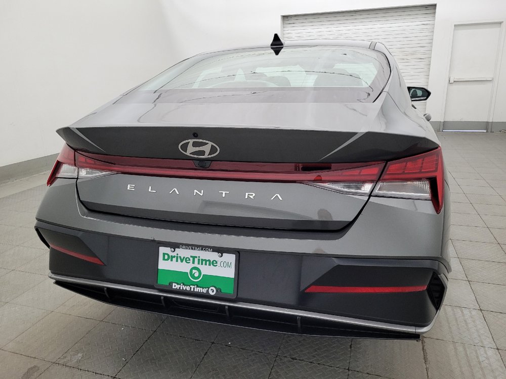 Used 2025 Hyundai Elantra SEL FWD image 7