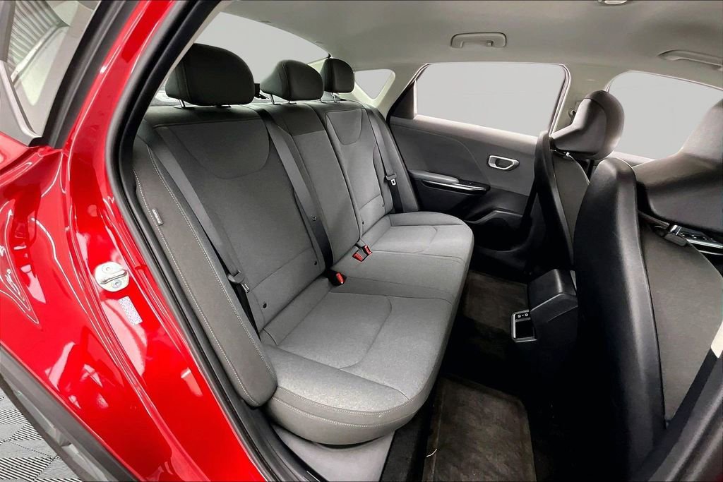 Used 2025 Kia K4 LXS image 27