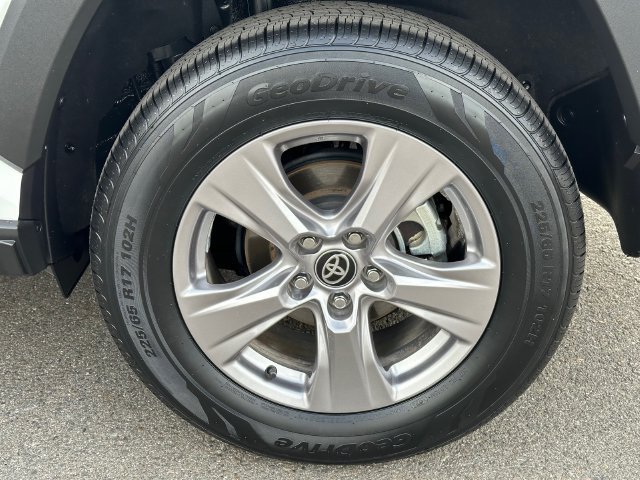 Certified 2025 Toyota RAV4 XLE AWD/4WD image 31
