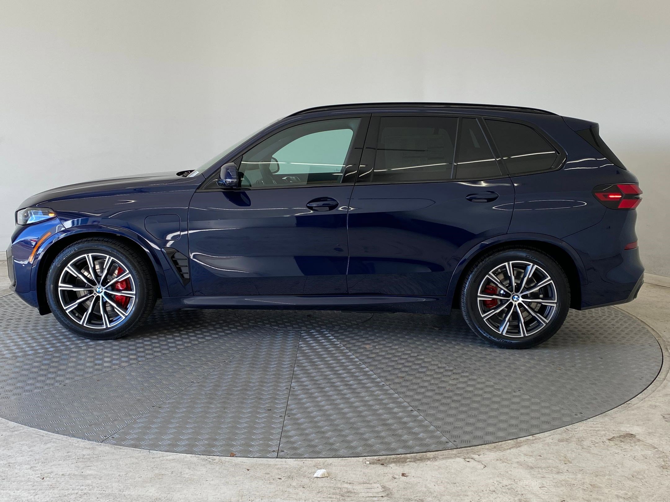 New 2026 BMW X5 xDrive50e w/ M Sport Package image 2