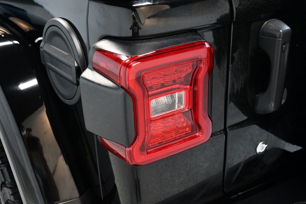Used 2018 Jeep Wrangler Unlimited Rubicon AWD/4WD image 15