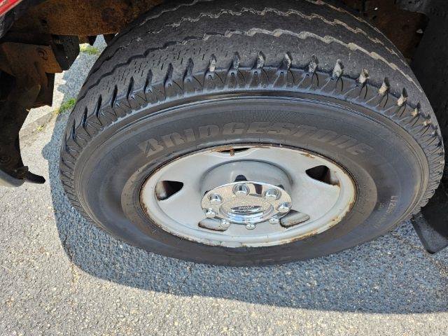 Used 2005 Ford F250 XL RWD image 25