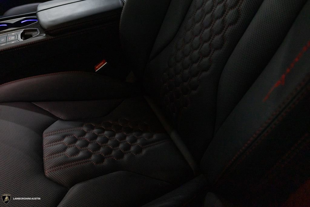 Used 2023 Lamborghini Urus Performante AWD/4WD image 31