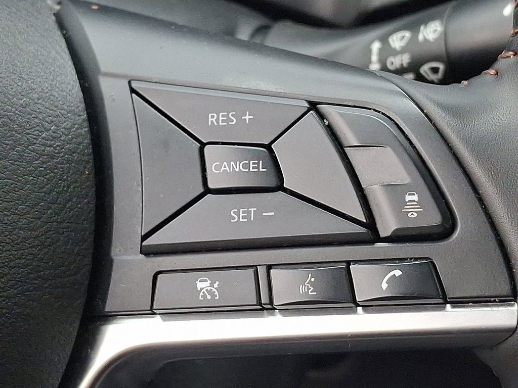 Used 2025 Nissan Sentra SR FWD image 22