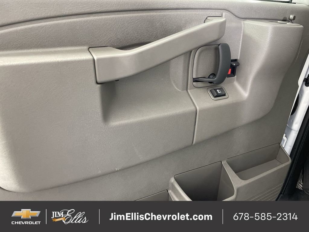 Used 2025 Chevrolet Express 3500 LS image 21