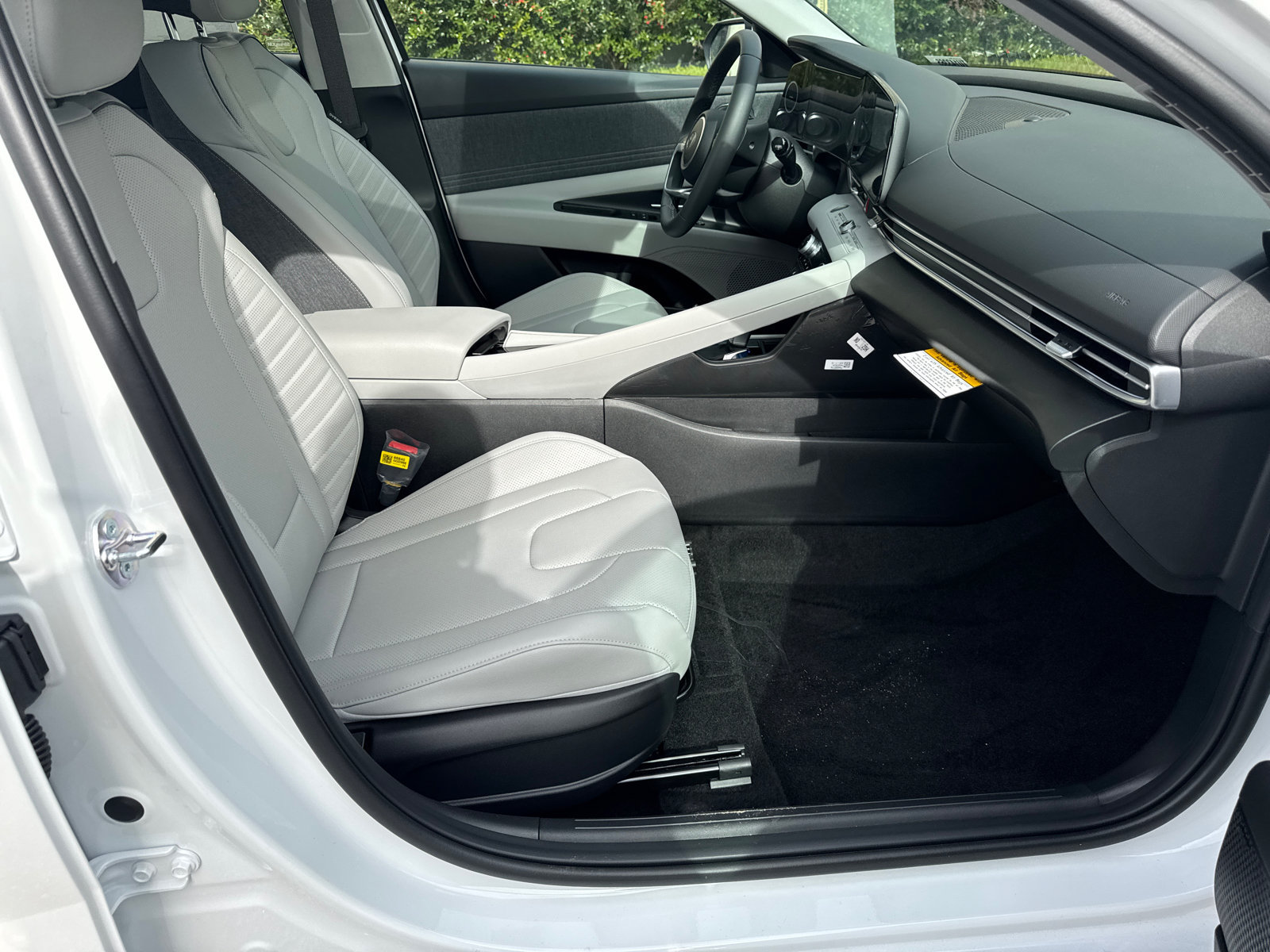 New 2026 Hyundai Elantra Limited FWD image 14