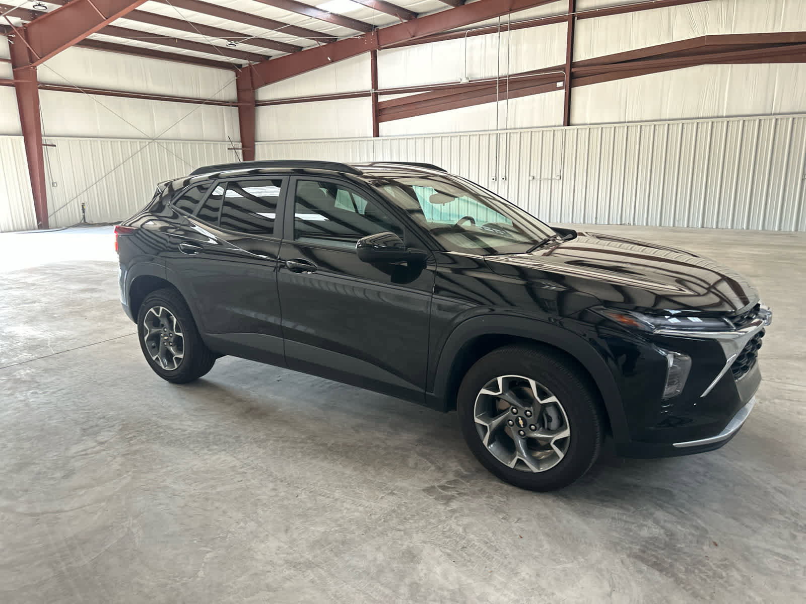 Used 2025 Chevrolet Trax LT FWD image 7