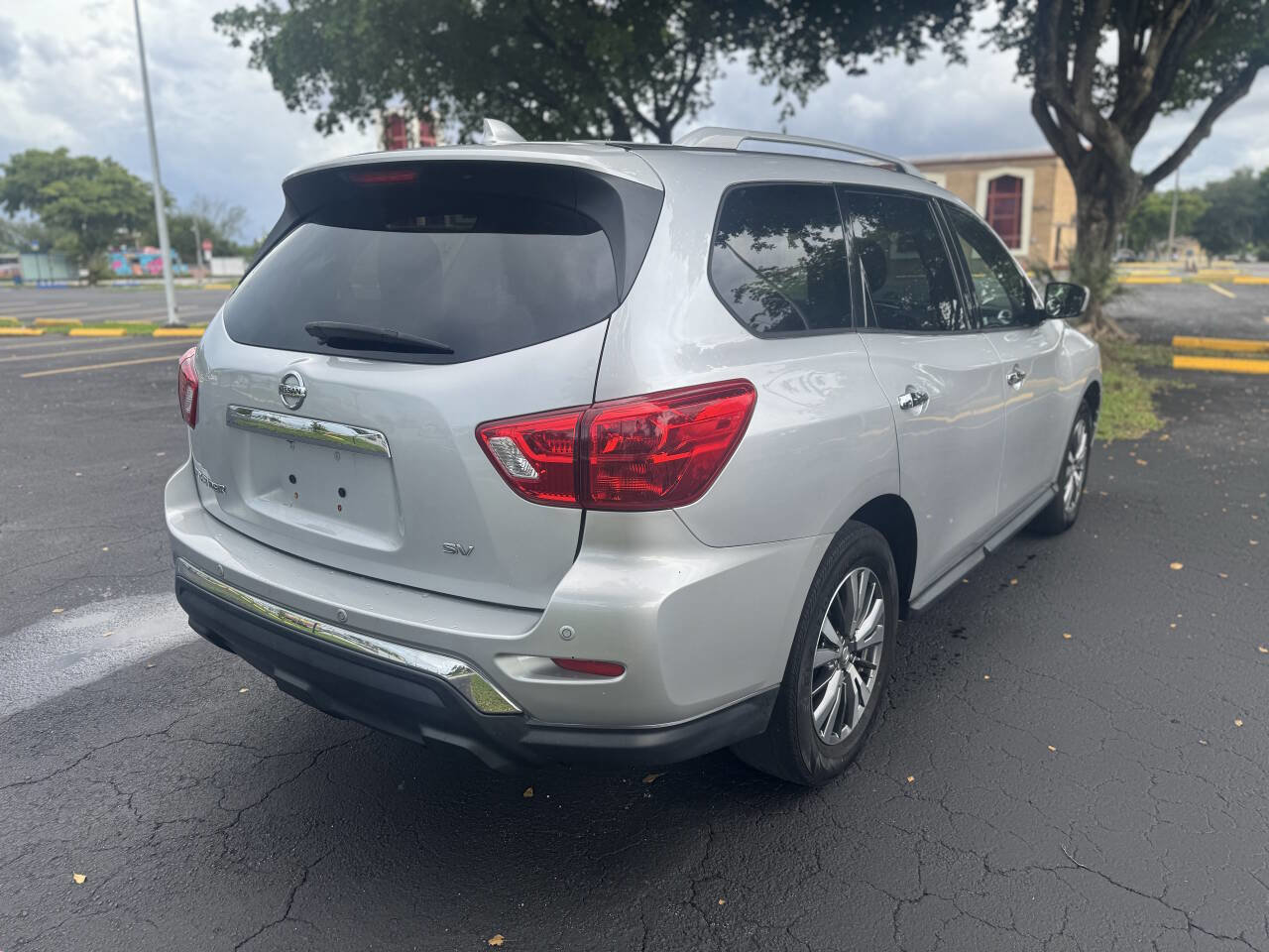 Used 2019 Nissan Pathfinder SV image 7