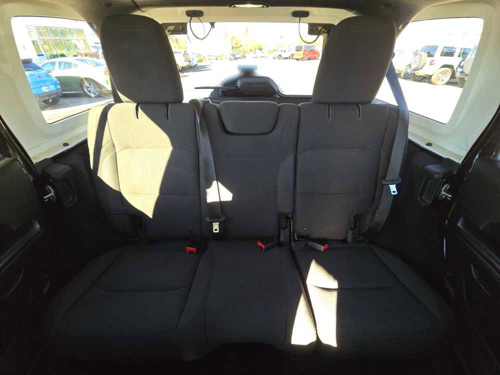 Used 2018 Jeep Wrangler Unlimited Sport w/ Technology Group image 17