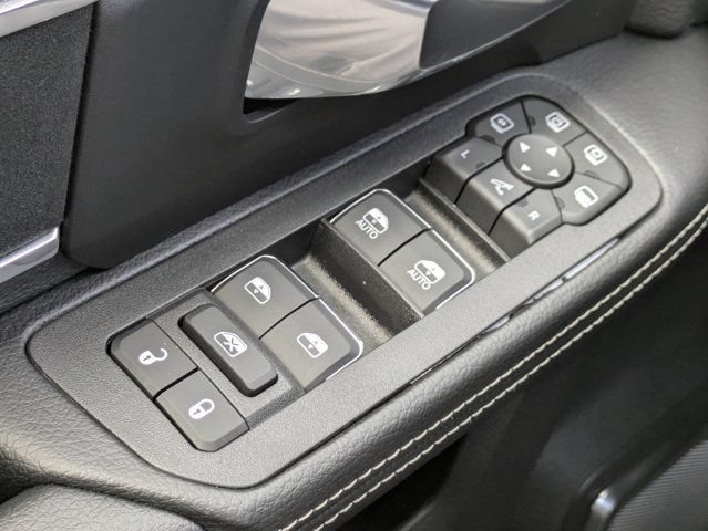 New 2026 RAM 3500 Laramie AWD/4WD image 23