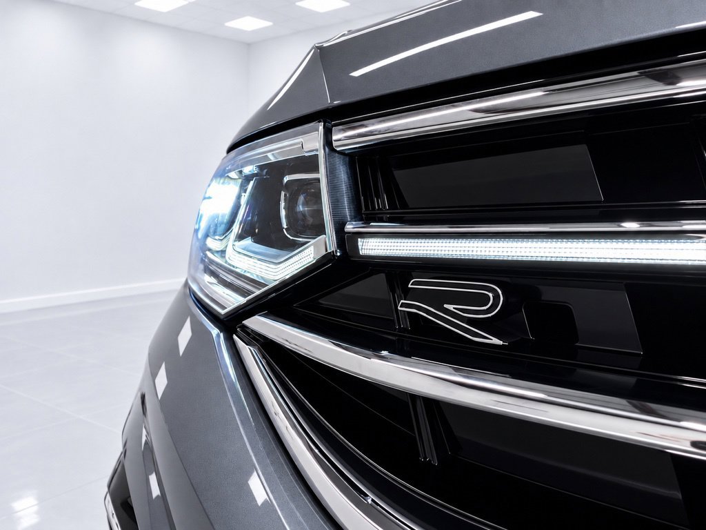 Used 2022 Volkswagen Tiguan SEL R-Line AWD/4WD image 7