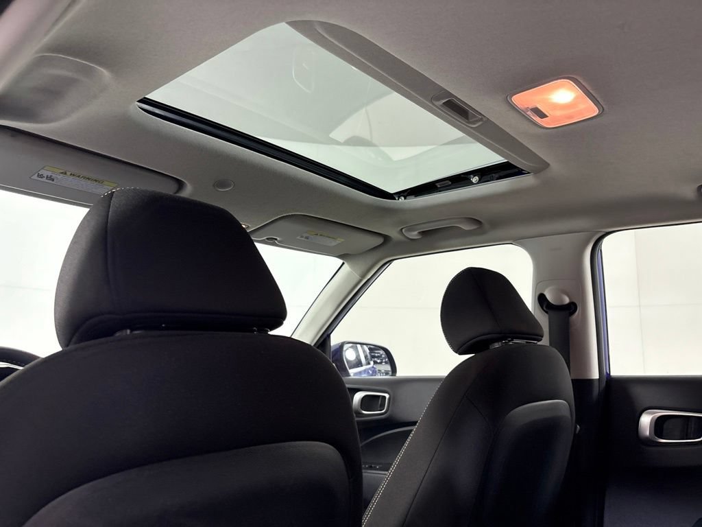 Used 2024 Hyundai Venue SEL FWD image 20