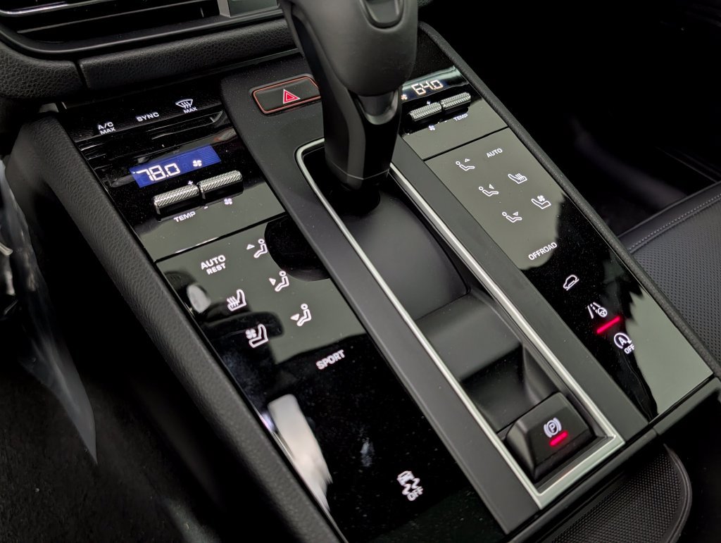 New 2026 Porsche Macan AWD/4WD image 34