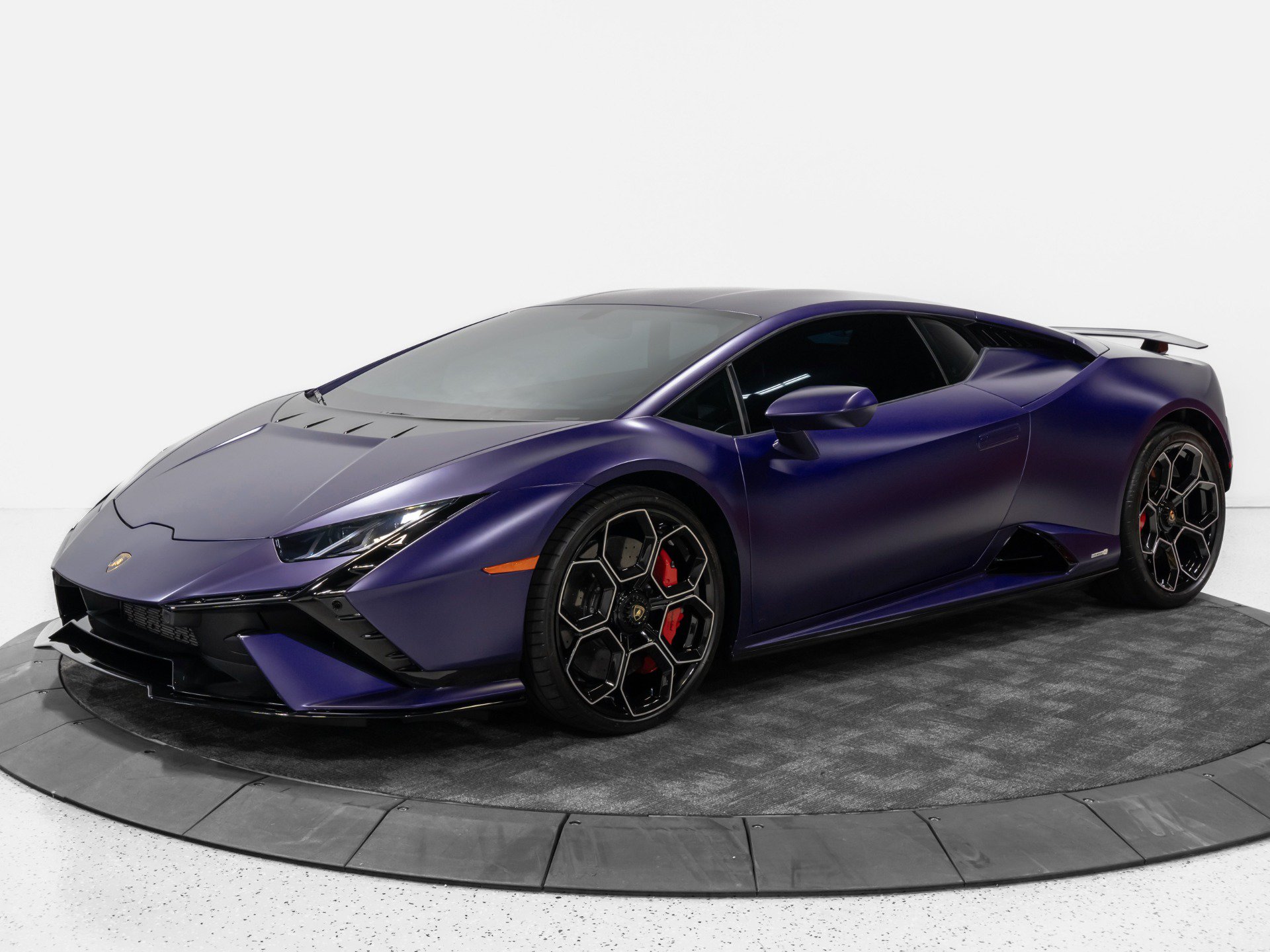 Used 2024 Lamborghini Huracan Tecnica RWD image 3