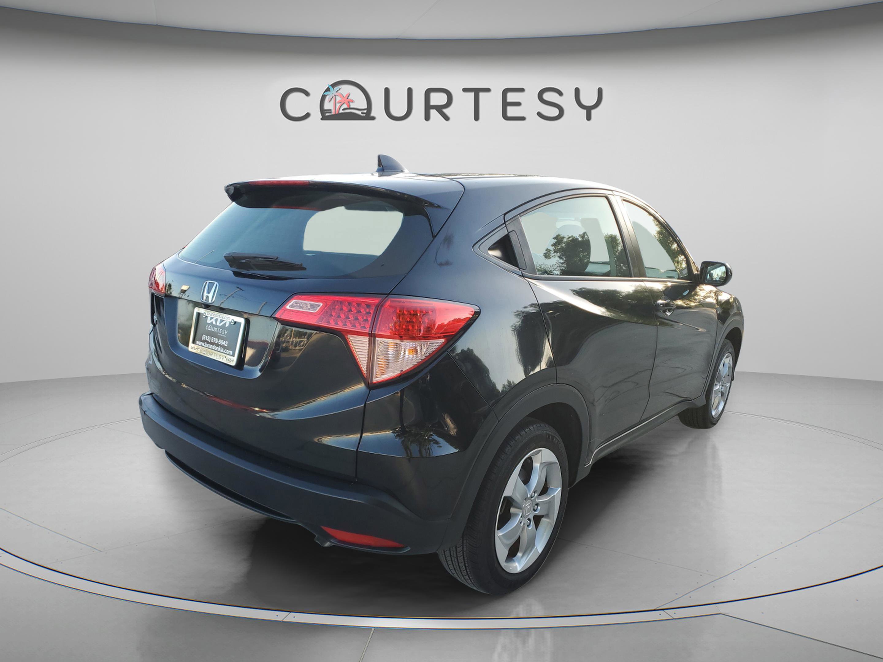 Used 2017 Honda HR-V LX image 3