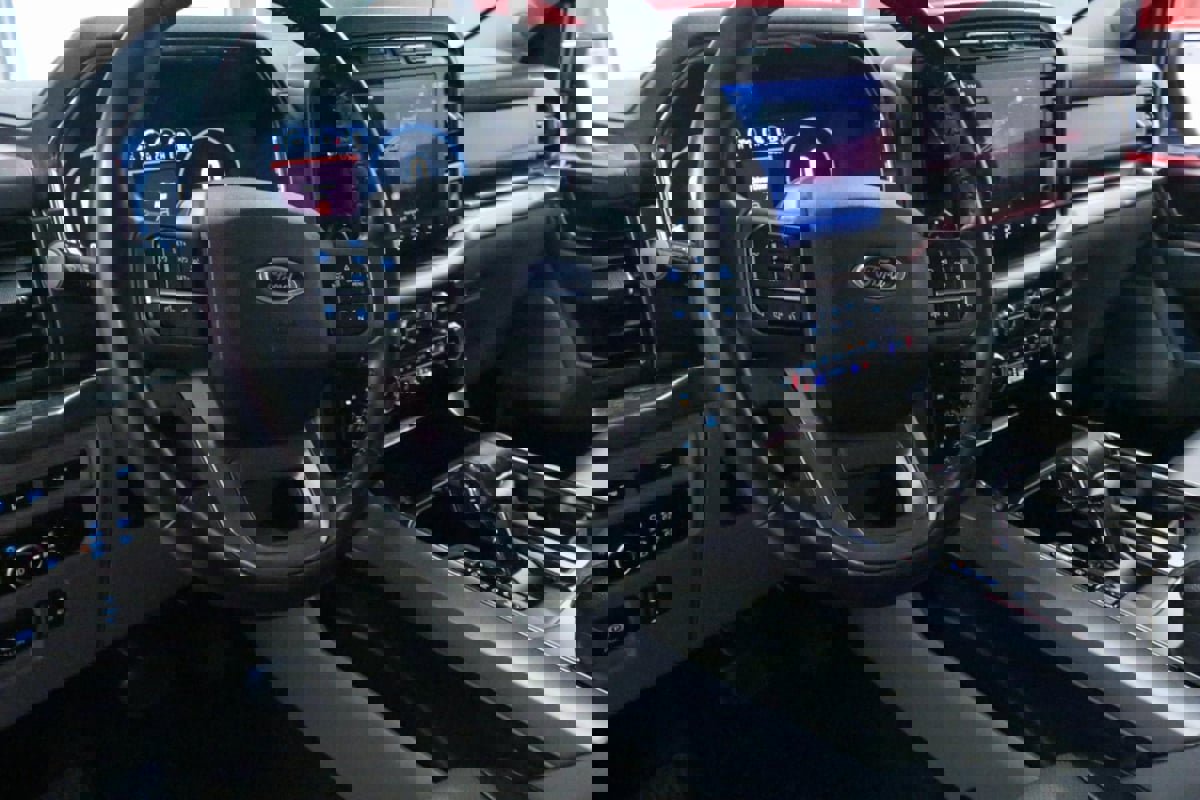 Used 2023 Ford F150 Lariat w/ Trailer Tow Package image 13