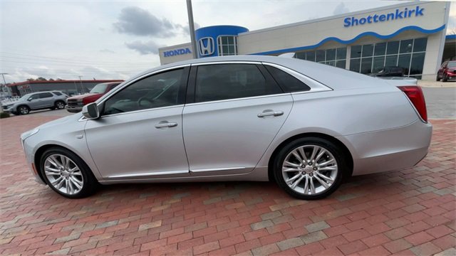 Used 2018 Cadillac XTS Luxury image 7