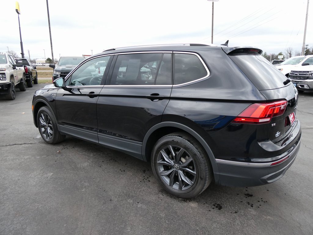 Used 2022 Volkswagen Tiguan SE w/ Panoramic Sunroof Package image 7