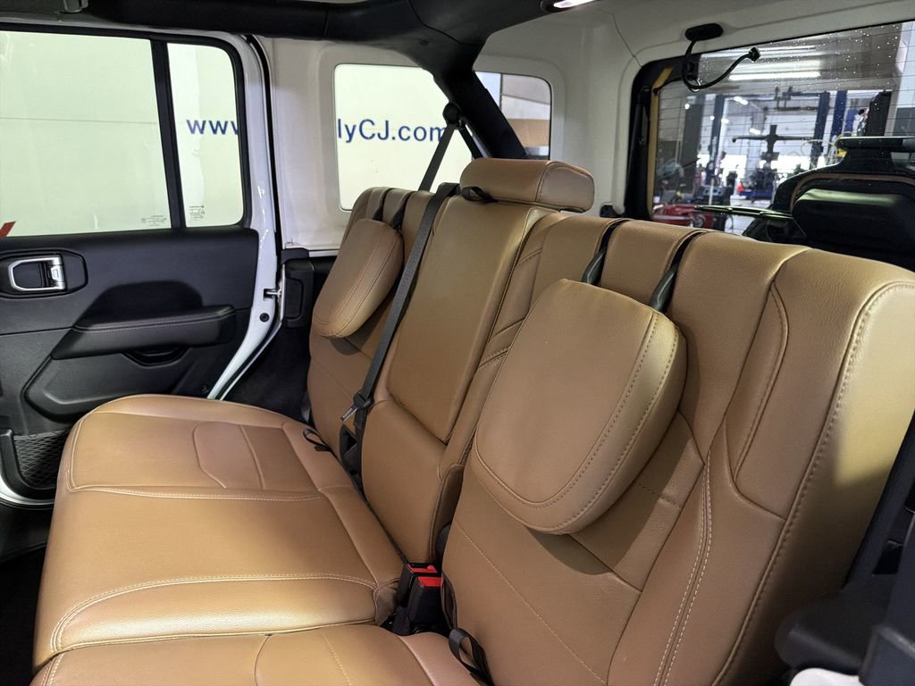 Used 2023 Jeep Wrangler Unlimited Sahara w/ Cold Weather Group image 27