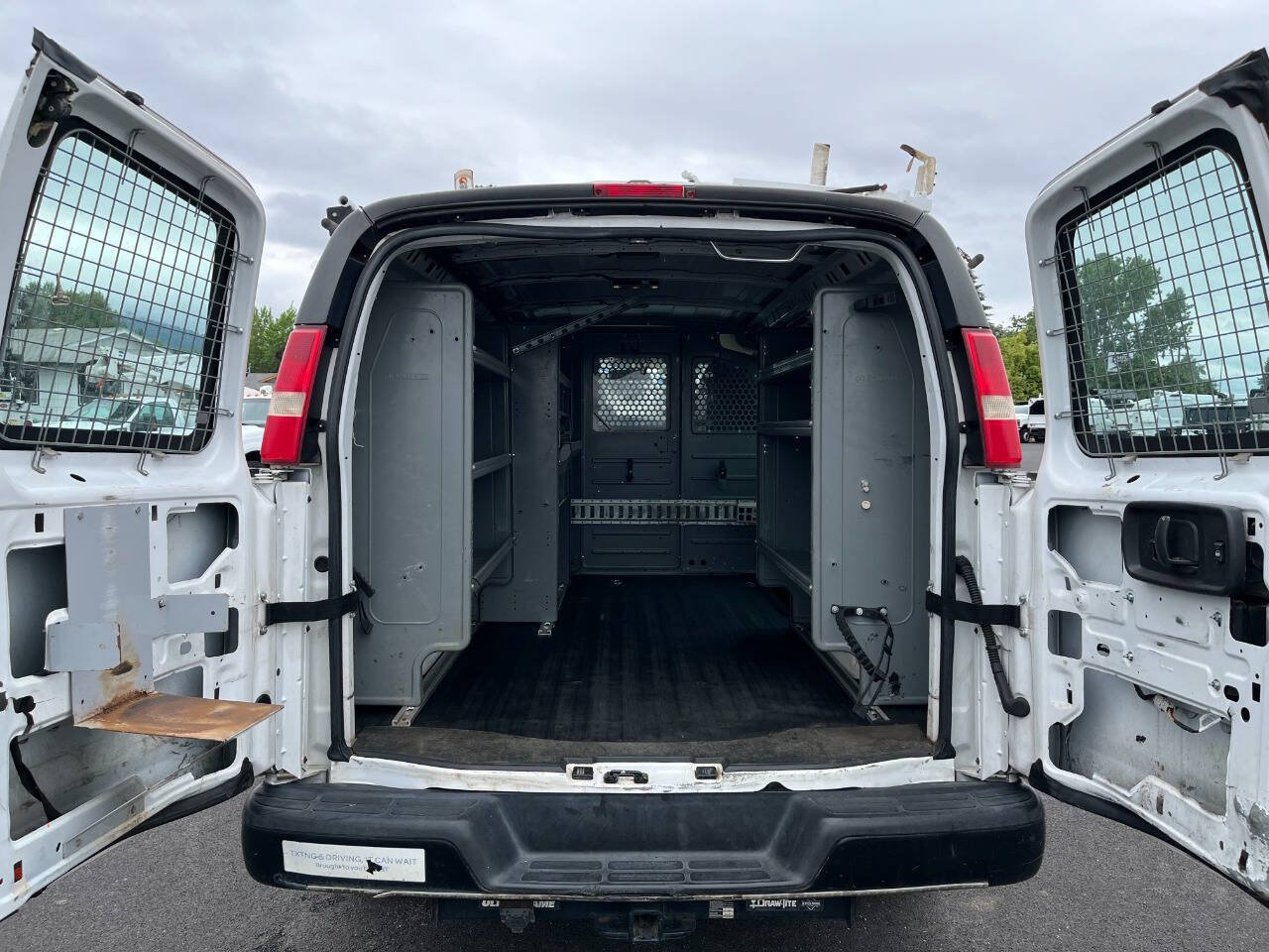 Used 2015 Chevrolet Express 2500 RWD image 14