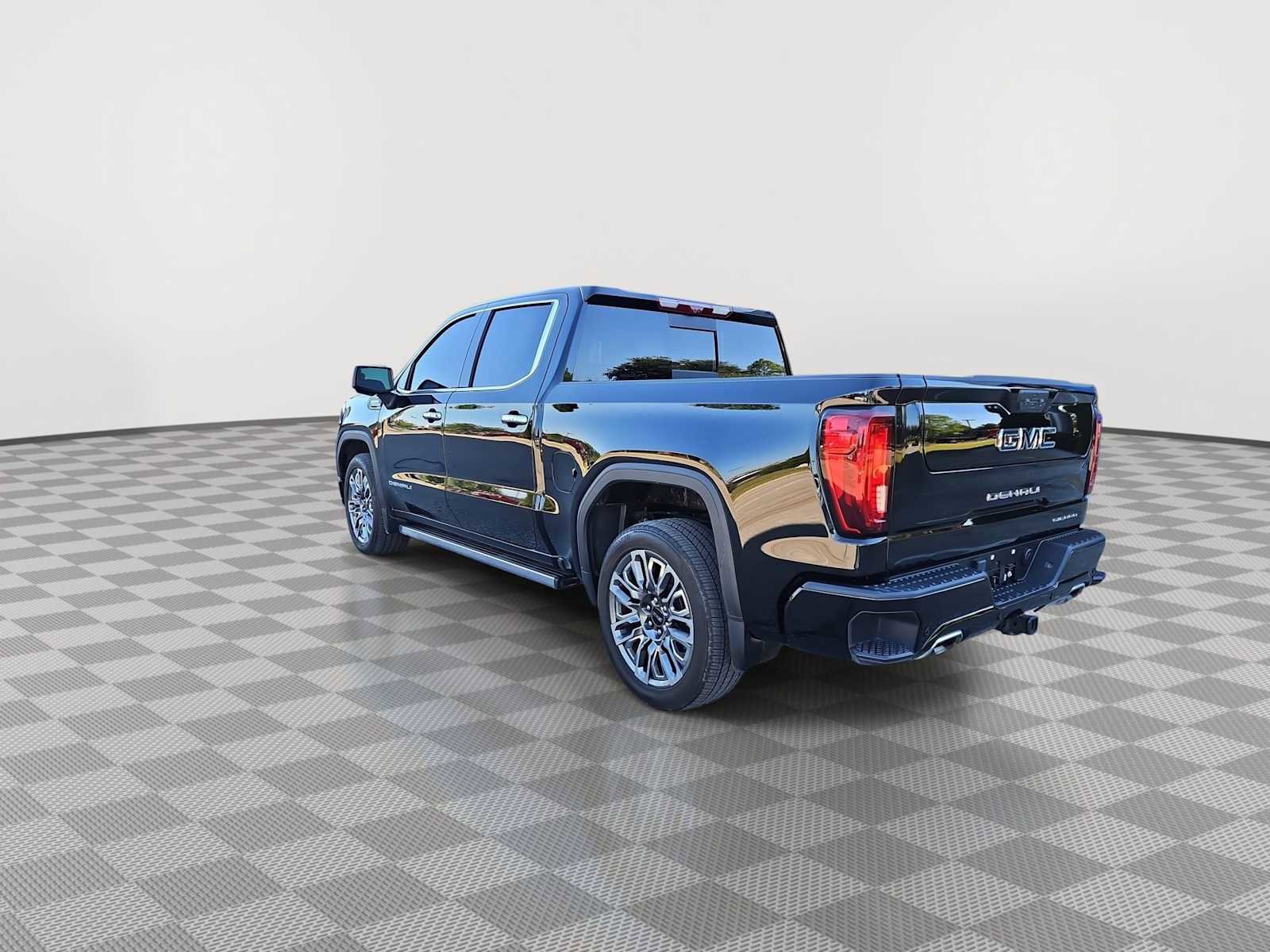 Certified 2025 GMC Sierra 1500 Denali Ultimate AWD/4WD image 6