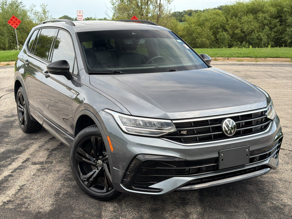 Used 2024 Volkswagen Tiguan SE R-Line w/ MDO Package, Two-Row AWD/4WD image 5