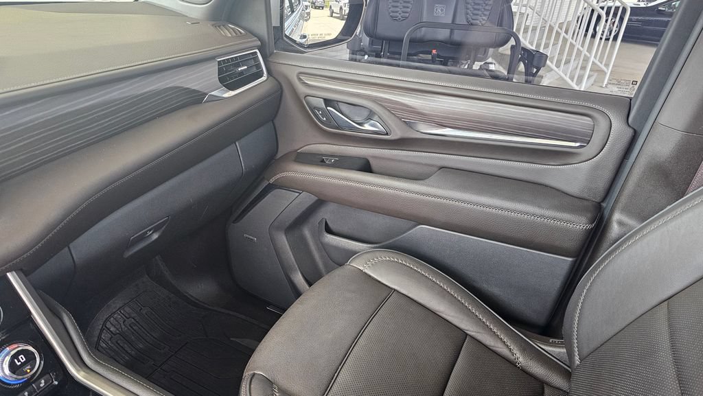 Used 2023 GMC Yukon Denali RWD image 16