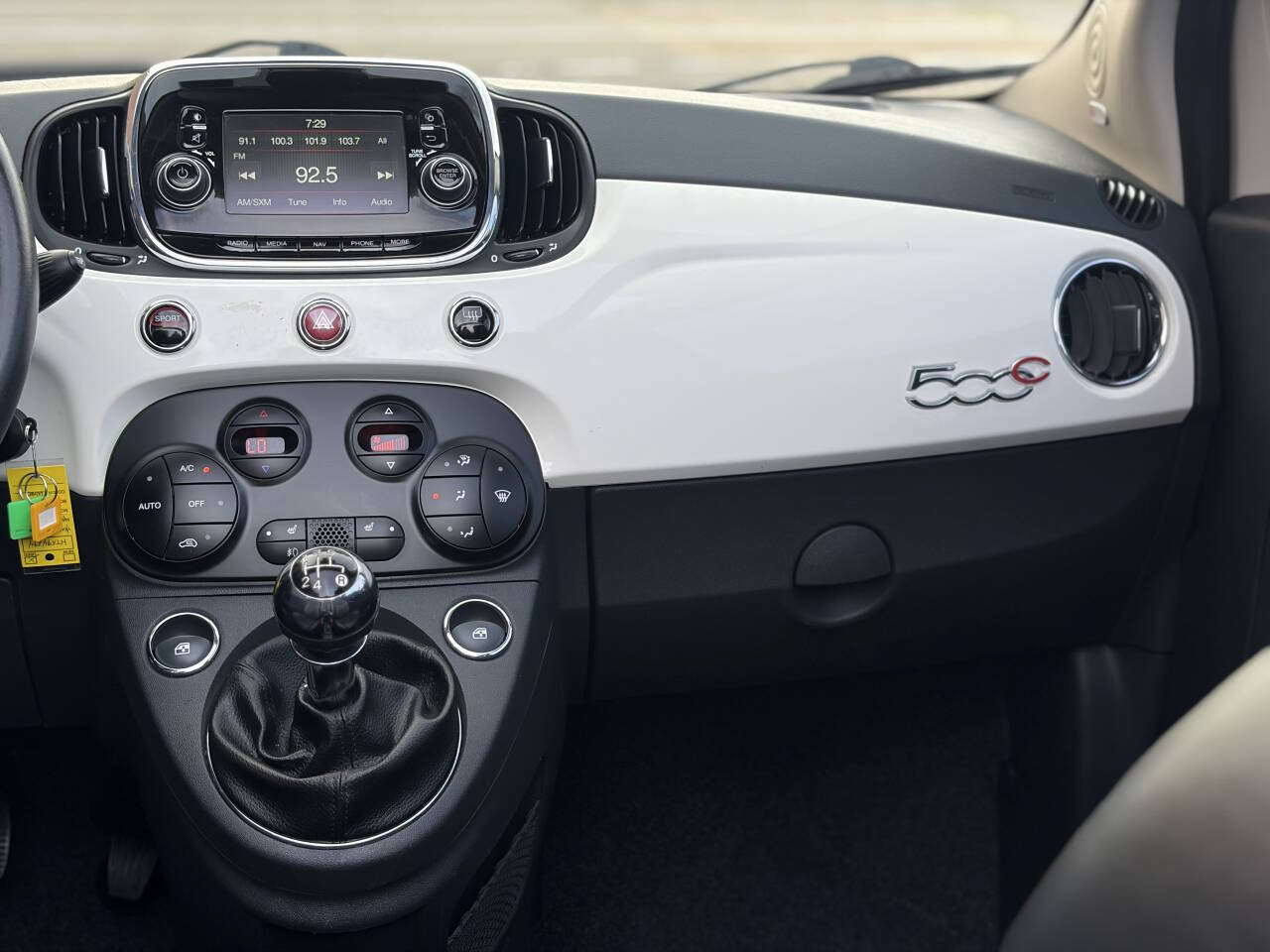 Used 2017 FIAT 500 Lounge FWD image 23