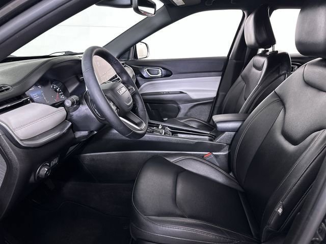 Used 2024 Jeep Compass Limited image 29