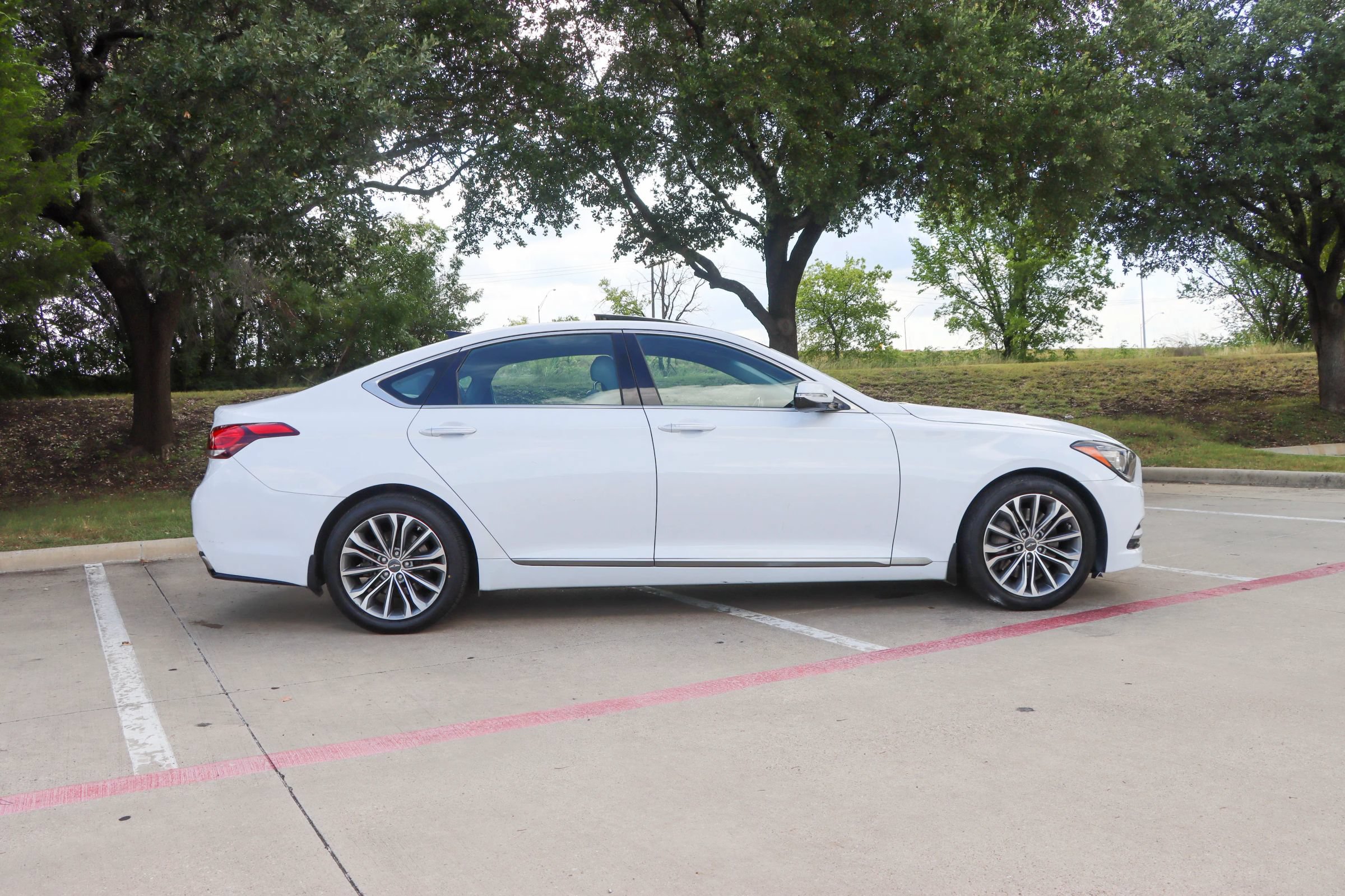 Used 2015 Hyundai Genesis 3.8 w/ Option Group 04 AWD/4WD image 8