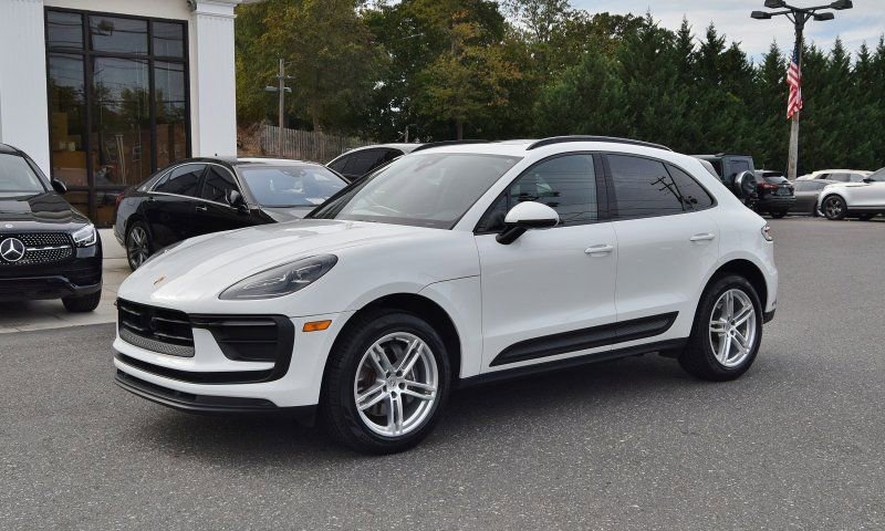 Used 2023 Porsche Macan image 2